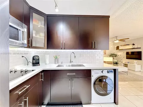 9350 Fontainebleau Blvd #101, Miami, FL 33172