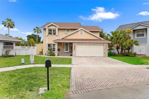 1051 SW 95th Ter, Pembroke Pines, FL 33025