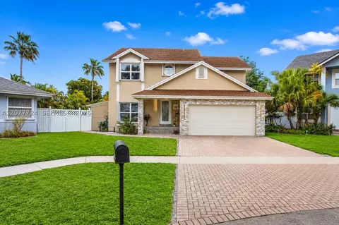 1051 SW 95th Ter, Pembroke Pines, FL 33025