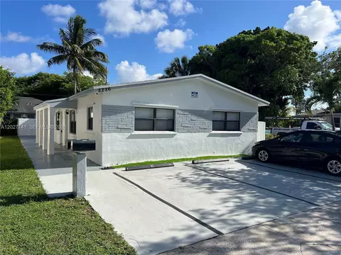 2226 Cody St, Hollywood, FL 33020