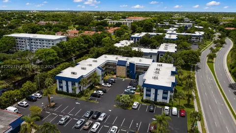 3050 Holiday Springs Blvd #305, Margate, FL 33063