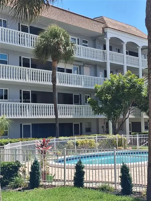 490 SE 19th Ave #107, Pompano Beach, FL 33060