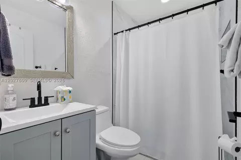 Bath - 1023 SE 7th St, Stuart, FL 34996 photo 4 of 6