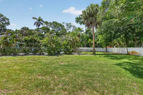 Exterior - 1023 SE 7th St, Stuart, FL 34996 photo 22 of 30