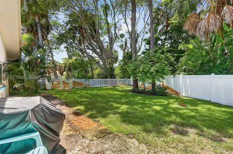 Exterior - 1023 SE 7th St, Stuart, FL 34996 photo 12 of 30