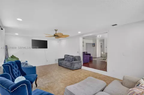 Living - 1023 SE 7th St, Stuart, FL 34996 photo 1 of 1