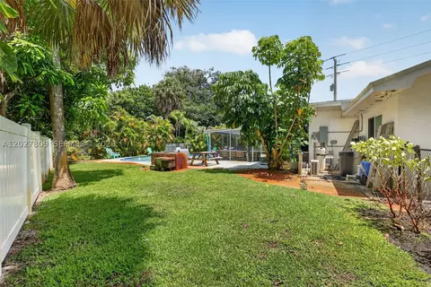 Exterior - 1023 SE 7th St, Stuart, FL 34996 photo 26 of 30
