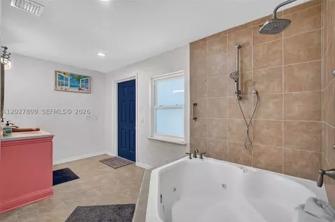 Bath - 1023 SE 7th St, Stuart, FL 34996 photo 1 of 6