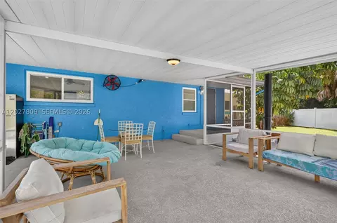 Exterior - 1023 SE 7th St, Stuart, FL 34996 photo 15 of 30