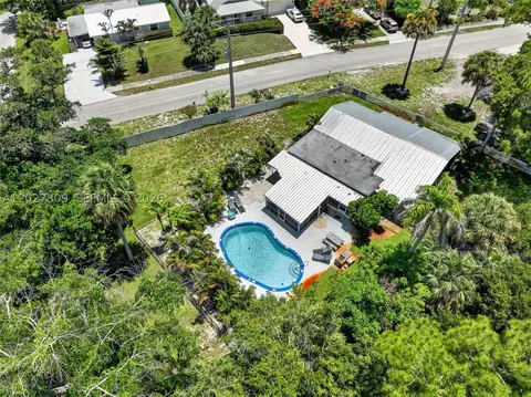 View/Area - 1023 SE 7th St, Stuart, FL 34996 photo 4 of 5