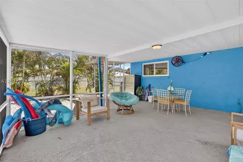 Exterior - 1023 SE 7th St, Stuart, FL 34996 photo 16 of 30