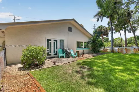 Exterior - 1023 SE 7th St, Stuart, FL 34996 photo 13 of 30