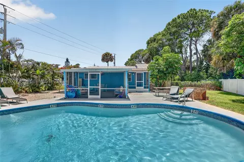 Exterior - 1023 SE 7th St, Stuart, FL 34996 photo 18 of 30