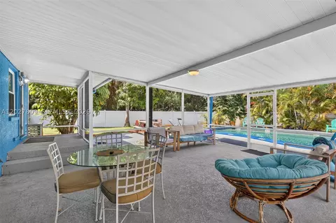 Exterior - 1023 SE 7th St, Stuart, FL 34996 photo 17 of 30