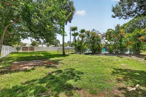 Exterior - 1023 SE 7th St, Stuart, FL 34996 photo 24 of 30