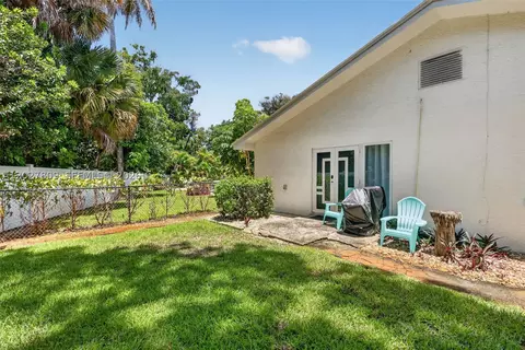 Exterior - 1023 SE 7th St, Stuart, FL 34996 photo 14 of 30