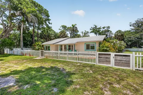 Exterior - 1023 SE 7th St, Stuart, FL 34996 photo 29 of 30