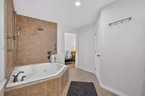 Bath - 1023 SE 7th St, Stuart, FL 34996 photo 2 of 6