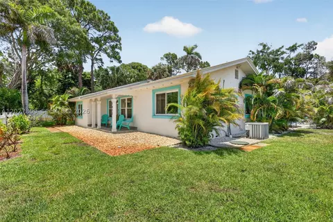Exterior - 1023 SE 7th St, Stuart, FL 34996 photo 9 of 30