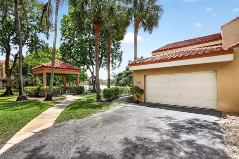 566 N University Dr, Plantation, FL 33324