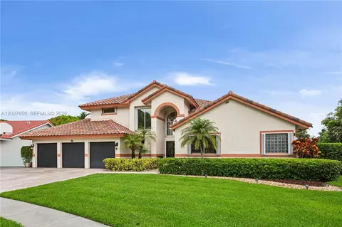 10237 SW 12th St, Pembroke Pines, FL 33025