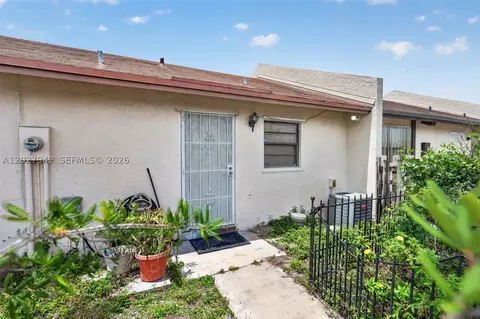 1427 Towhee St, Homestead, FL 33035