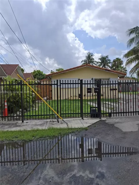 1022 NW 22nd Pl, Miami, FL 33125