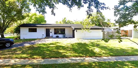 11 Redwood Cir, Plantation, FL 33317