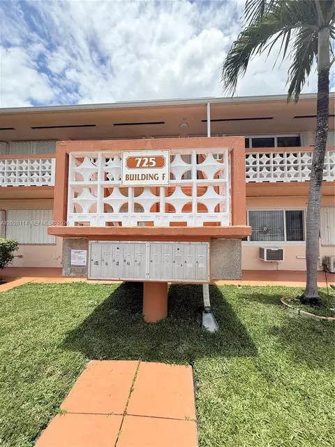725 SW 11 Ave #F8, Hallandale Beach, FL 33009