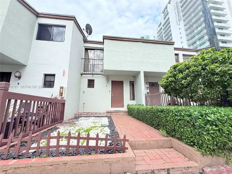 1901 NW S River Dr #5A, Miami, FL 33125