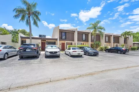 9942 NW 10th St #7, Pembroke Pines, FL 33024