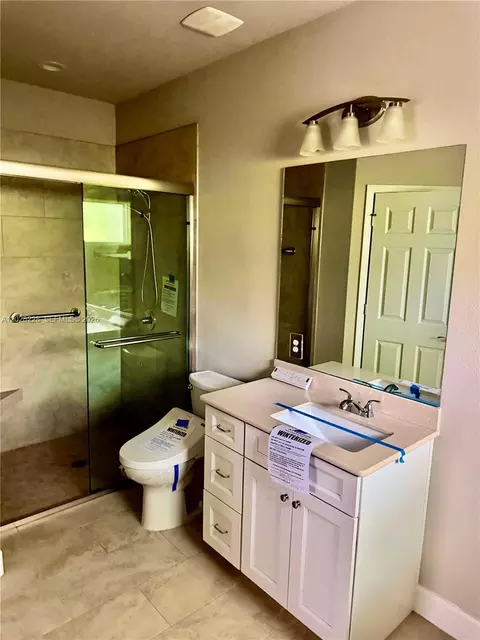 Bath - 451 NE 151 Ter, Williston, FL 32696 photo 2 of 3