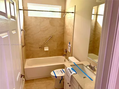 Bath - 451 NE 151 Ter, Williston, FL 32696 photo 3 of 3