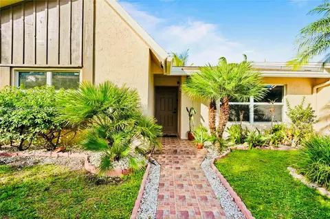 417 SE 4th St, Dania Beach, FL 33004