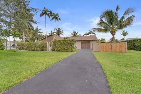 417 SE 4th St, Dania Beach, FL 33004