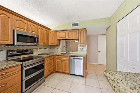 15342 Lakes Of Delray Blvd #90, Delray Beach, FL 33484