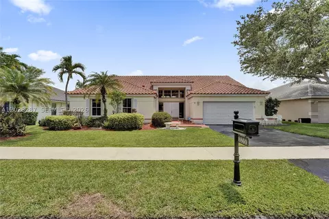 8860 Southern Orchard Rd S, Davie, FL 33328