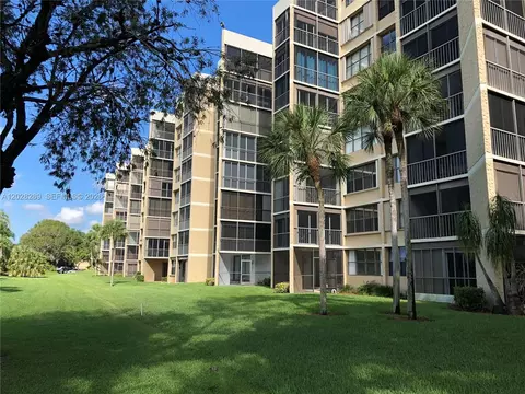 16300 Golf Club Rd #105, Weston, FL 33326