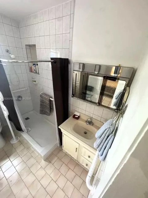 Bath - 252 E 37th St, Hialeah, FL 33013 photo 3 of 5