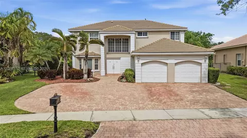 2608 Oakbrook Ct, Weston, FL 33332