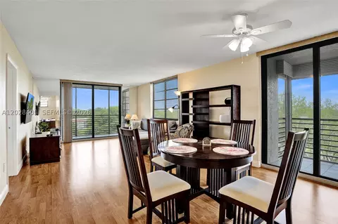 901 Colony Point Cir #501, Pembroke Pines, FL 33026