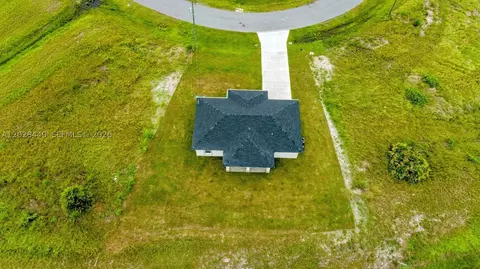 9019 E Crow Cir, Labelle, FL 33935 photo 2