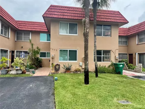 7033 NW 169th St, Hialeah, FL 33015