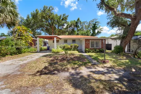 370 NE 165th St, Miami, FL 33162