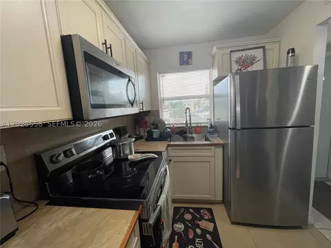 9281 Sunrise Lakes Blvd #209, Sunrise, FL 33322