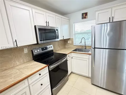 9281 Sunrise Lakes Blvd #209, Sunrise, FL 33322