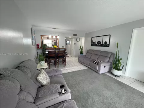 9281 Sunrise Lakes Blvd #209, Sunrise, FL 33322