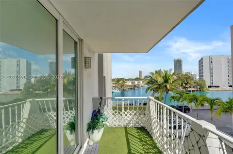 7133 Bay Dr #305, Miami Beach, FL 33141