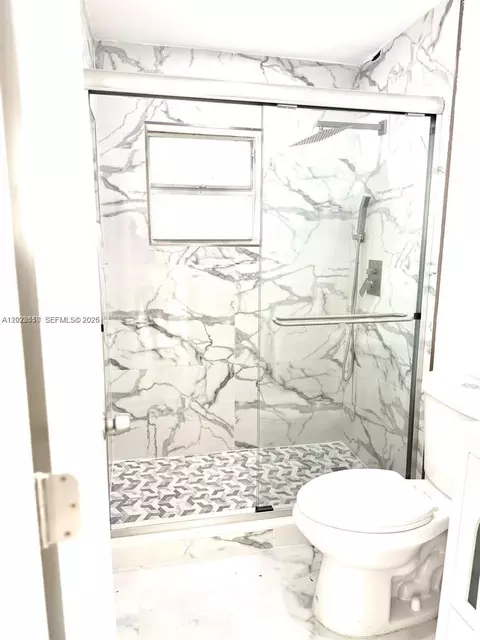 Bath - 712 Hialeah Dr, Hialeah, FL 33010 photo 3 of 5