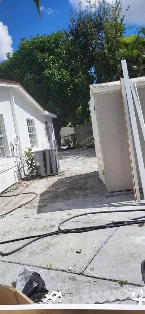 Exterior - 712 Hialeah Dr, Hialeah, FL 33010 photo 1 of 1